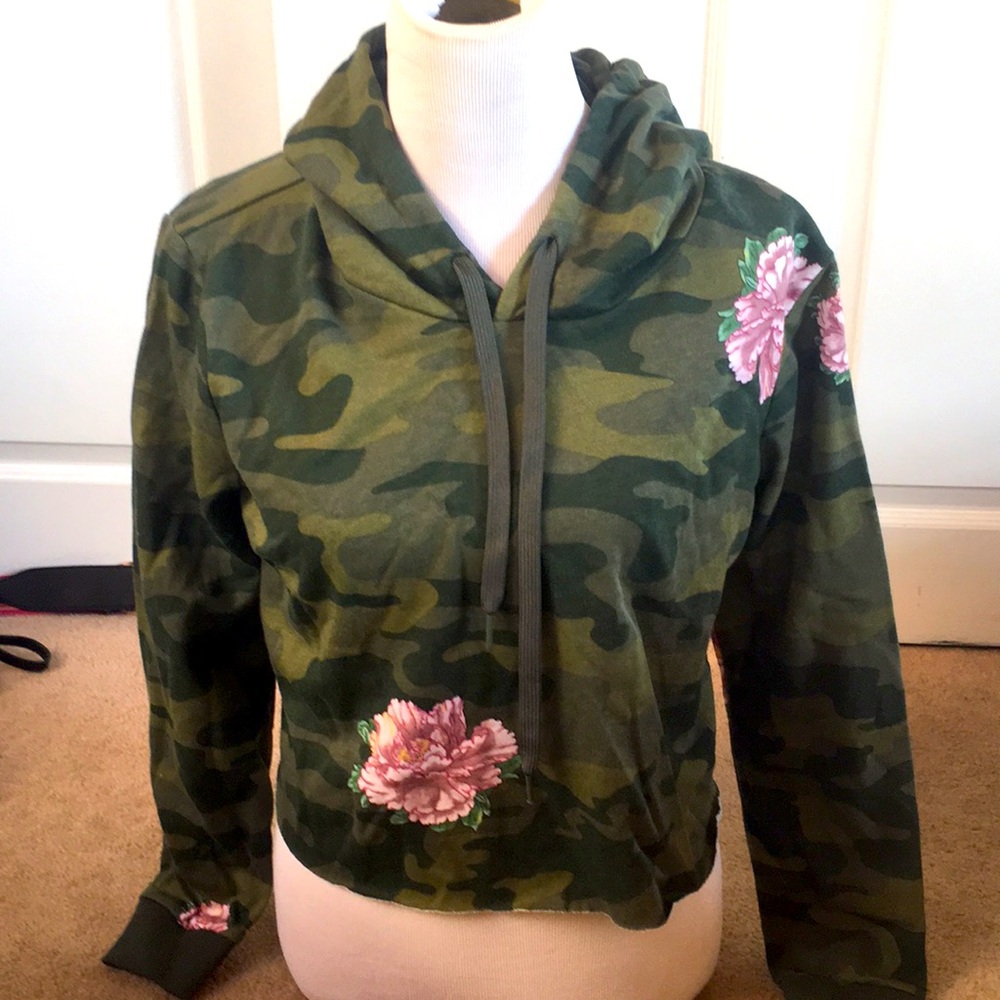 Adorable Adam Levine Camo & Flower Sweatshirt